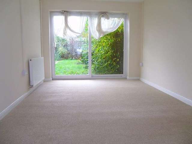  Image of 3 bedroom Semi-Detached house to rent in Underwood Road Reading RG30 at Southcote  Reading, RG30 3LY