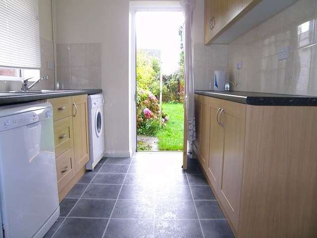  Image of 3 bedroom Semi-Detached house to rent in Underwood Road Reading RG30 at Southcote  Reading, RG30 3LY