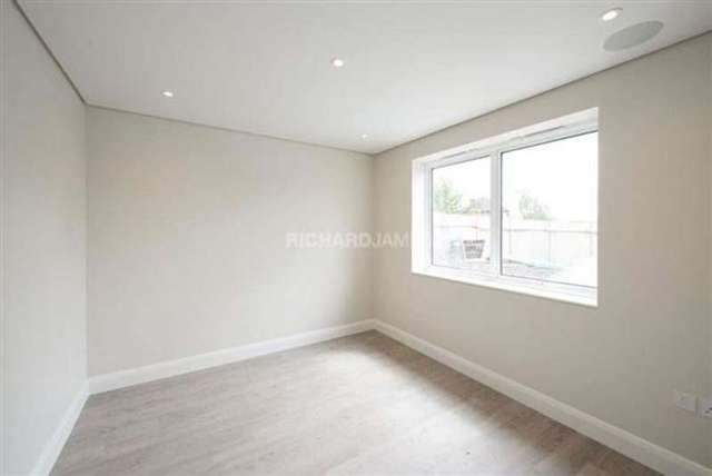  Image of 5 bedroom Detached house for sale in Uphill Road London NW7 at Mill Hill, NW7 4RB