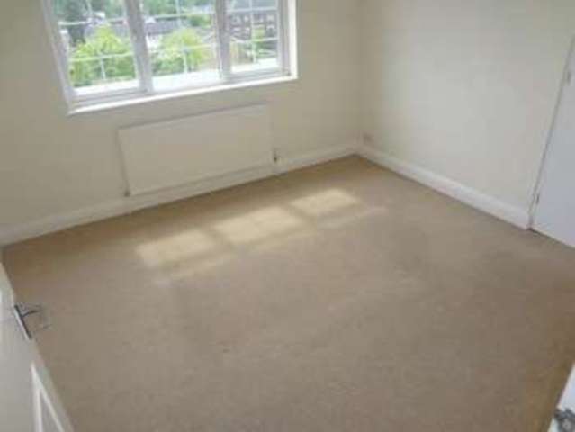  Image of 2 bedroom Flat to rent in Uxbridge Road Hatch End Pinner HA5 at Uxbridge Road Hatch End Pinner, HA5 4JS