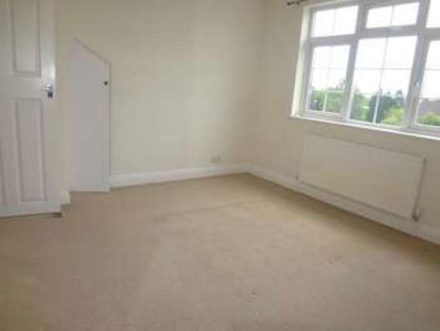  Image of 2 bedroom Flat to rent in Uxbridge Road Hatch End Pinner HA5 at Uxbridge Road Hatch End Pinner, HA5 4JS