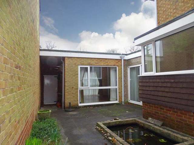  Image of 4 bedroom Detached house for sale in Vermont Close Southampton SO16 at Bassett  Southampton, SO16 7LT