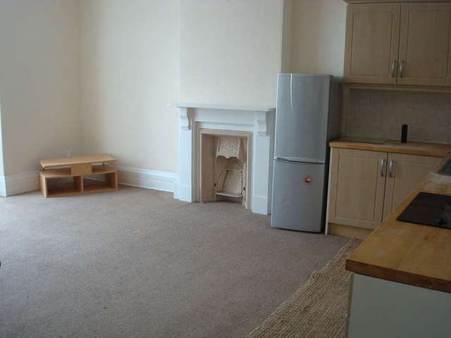  Image of 1 bedroom Flat to rent in Victoria Parade Torquay TQ1 at Torquay St Marychurch, TQ1 2BB