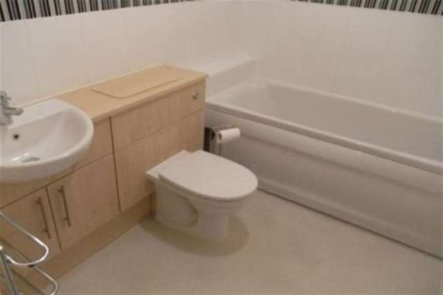  Image of 2 bedroom Flat to rent in Victoria Terrace Kilmarnock KA1 at Kilmarnock, KA1 3JR