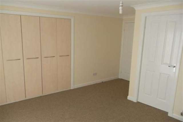  Image of 2 bedroom Flat to rent in Victoria Terrace Kilmarnock KA1 at Kilmarnock, KA1 3JR