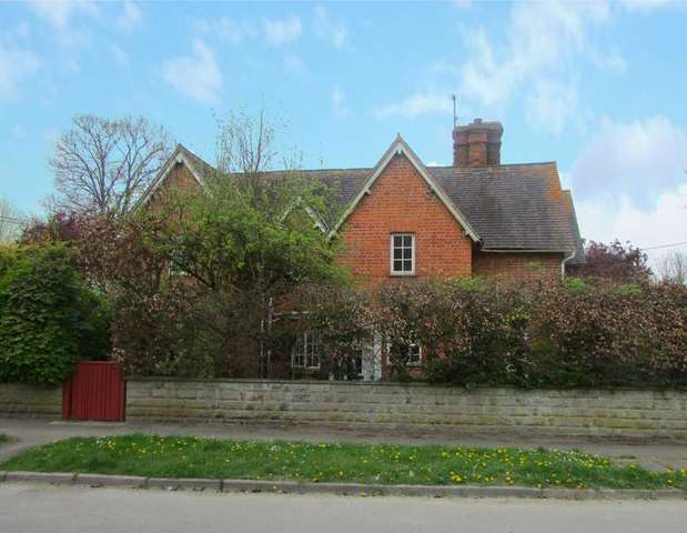  Image of 4 bedroom Semi-Detached house to rent in Village Street Moulsford Wallingford OX10 at Moulsford  Wallingford, OX10 9JQ