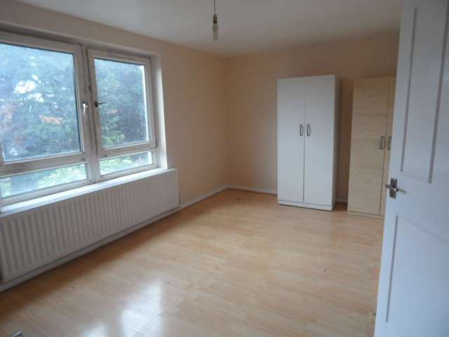  Image of 3 bedroom Maisonette to rent in Vincent Street London E16 at Vincent Street Canning Town London, E16 1LS