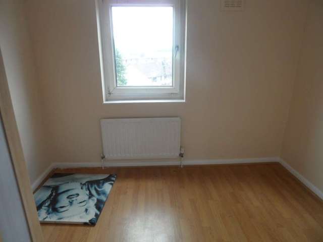  Image of 3 bedroom Maisonette to rent in Vincent Street London E16 at Vincent Street Canning Town London, E16 1LS