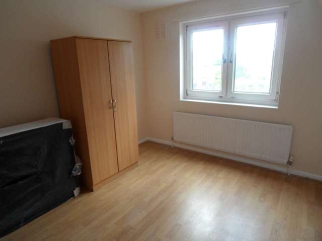 Image of 3 bedroom Maisonette to rent in Vincent Street London E16 at Vincent Street Canning Town London, E16 1LS