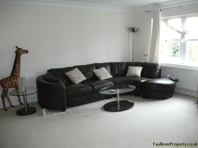  Image of 2 bedroom Apartment to rent in Waglands Garden Buckingham MK18 at Buckingham, MK18 1EA