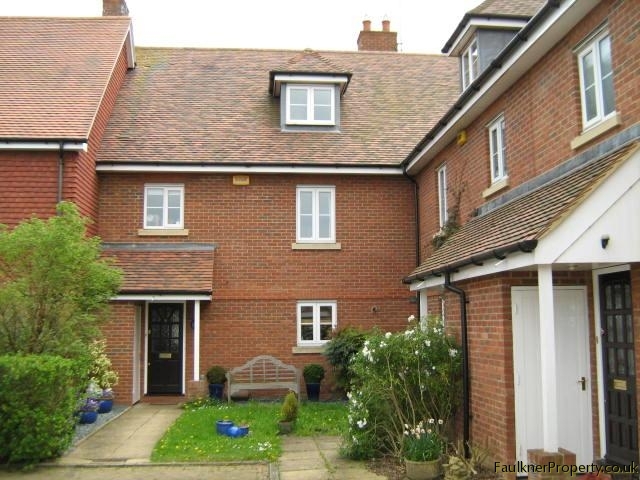  Image of 4 bedroom Mews to rent in Waine Close Buckingham MK18 at Buckingham, MK18 1FG