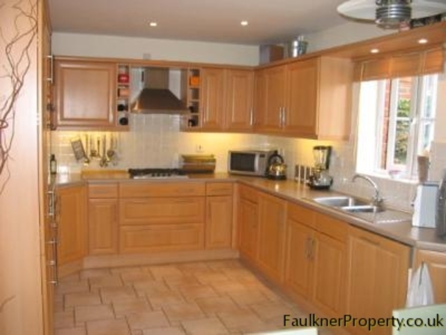  Image of 4 bedroom Mews to rent in Waine Close Buckingham MK18 at Buckingham, MK18 1FG