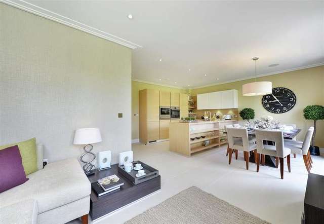  Image of 4 bedroom Detached house for sale in Walnut Grove Banstead SM7 at Banstead Surrey Banstead, SM7 1PJ