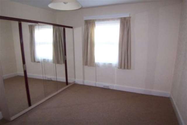  Image of 2 bedroom Flat to rent in Lonsdale Road London E11 at London, E11 2PH