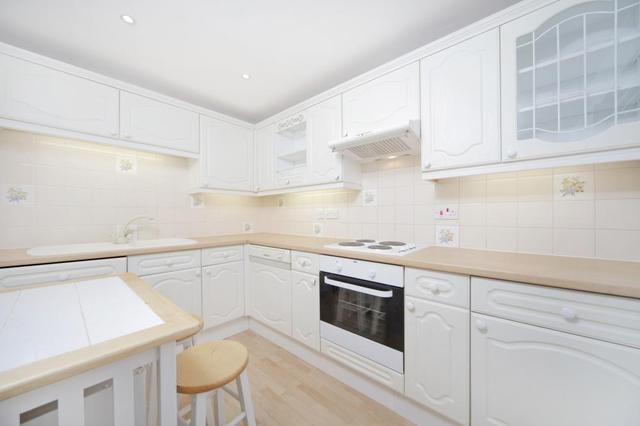  Image of 2 bedroom Flat for sale in Warwick Gardens London W14 at Warwick Gardens  London, W14 8PR