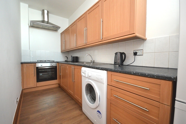  Image of 1 bedroom Flat to rent in Waverley Park Edinburgh EH8 at Abbeyhill Edinburgh Edinburgh, EH8 8ET