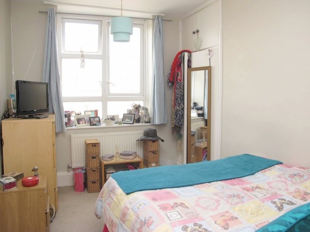  Image of 4 bedroom Flat to rent in Wayford Street London SW11 at Wayford Street  London, SW11 2TR