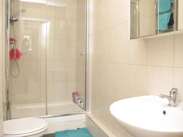  Image of 4 bedroom Flat to rent in Wayford Street London SW11 at Wayford Street  London, SW11 2TR