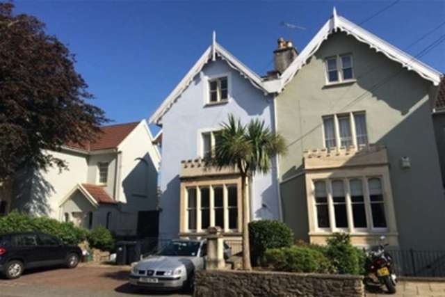  Image of 1 bedroom Flat to rent in Wellington Park Clifton Bristol BS8 at Bristol, BS8 2UW