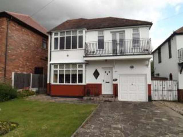 Image of 4 bedroom Detached house for sale in Eastwood Boulevard Westcliff-on-Sea SS0 at Westcliff-on-Sea Essex Prittlewell, SS0 0BY