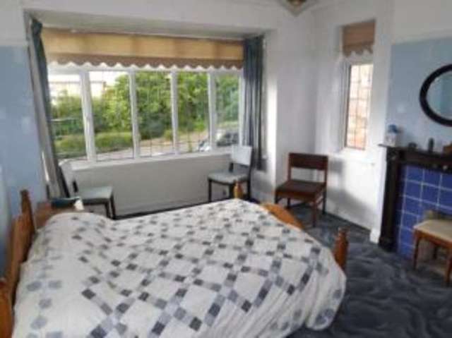  Image of 4 bedroom Detached house for sale in Eastwood Boulevard Westcliff-on-Sea SS0 at Westcliff-on-Sea Essex Prittlewell, SS0 0BY