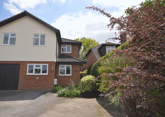  Image of 3 bedroom Semi-Detached house for sale in Marroway Weston Turville Aylesbury HP22 at Marroway  Weston Turville, HP22 5TQ