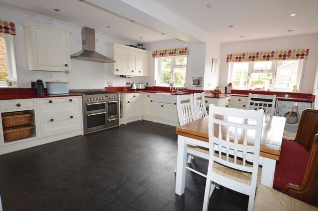  Image of 3 bedroom Semi-Detached house for sale in Marroway Weston Turville Aylesbury HP22 at Marroway  Weston Turville, HP22 5TQ