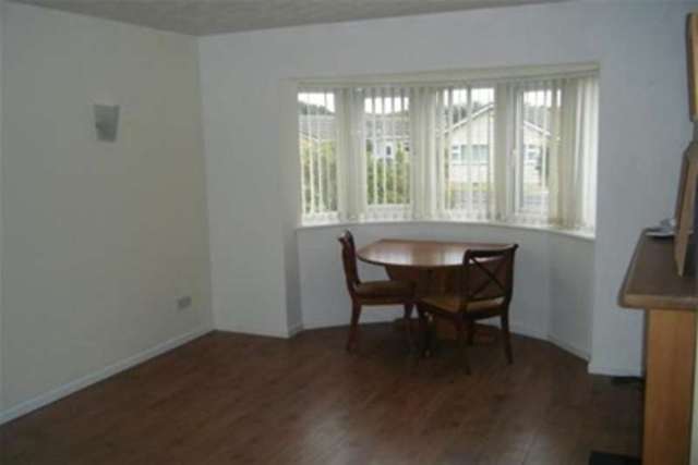 Image of 2 bedroom Flat to rent in Chafeys Avenue Weymouth DT4 at Weymouth, DT4 0EJ