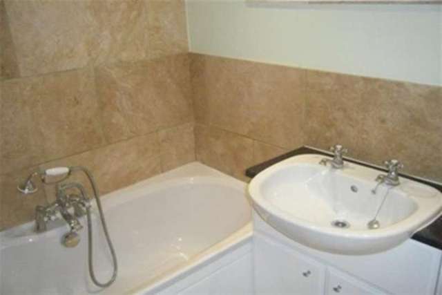  Image of 2 bedroom Flat to rent in Chafeys Avenue Weymouth DT4 at Weymouth, DT4 0EJ