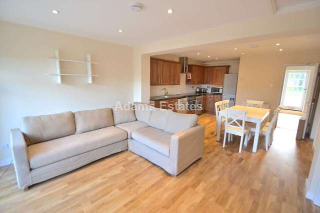  Image of 1 bedroom House Share to rent in Whitby Drive Reading RG1 at Whitby Drive  Reading, RG1 5HW