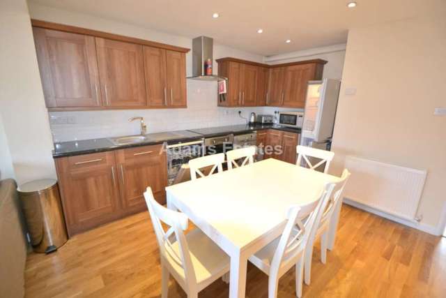 Image of 1 bedroom House Share to rent in Whitby Drive Reading RG1 at Whitby Drive  Reading, RG1 5HW
