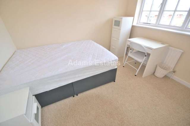  Image of 1 bedroom House Share to rent in Whitby Drive Reading RG1 at Whitby Drive  Reading, RG1 5HW