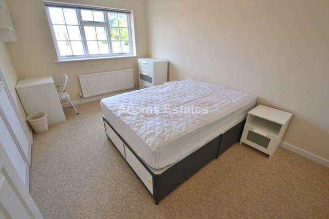  Image of 1 bedroom House Share to rent in Whitby Drive Reading RG1 at Whitby Drive  Reading, RG1 5HW