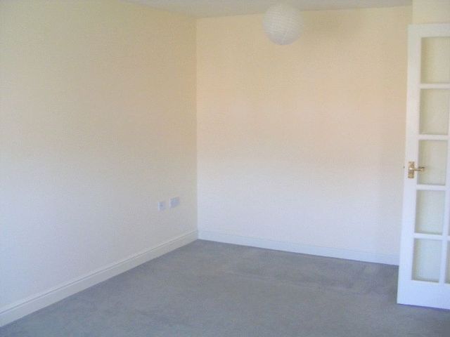  Image of 2 bedroom Flat to rent in Whitehead Way Aylesbury HP21 at Whitehead Way  Aylesbury, HP21 8LR