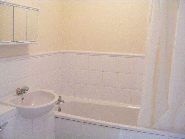  Image of 2 bedroom Flat to rent in Whitehead Way Aylesbury HP21 at Whitehead Way  Aylesbury, HP21 8LR