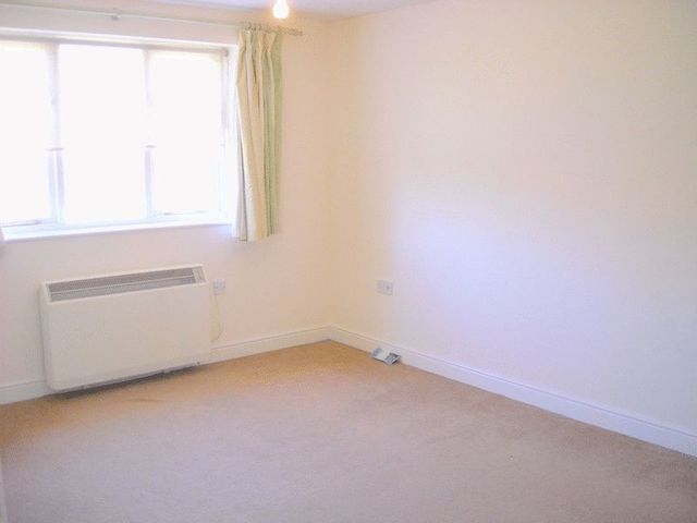  Image of 2 bedroom Flat to rent in Whitehead Way Aylesbury HP21 at Whitehead Way  Aylesbury, HP21 8LR