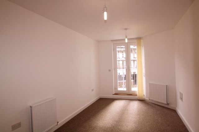  Image of 2 bedroom Flat to rent in Whitestone Way Croydon CR0 at Whitestone Way  Croydon, CR0 4FJ