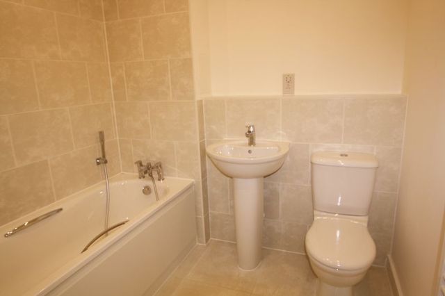  Image of 2 bedroom Flat to rent in Whitestone Way Croydon CR0 at Whitestone Way  Croydon, CR0 4FJ