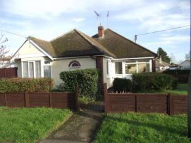  Image of 2 bedroom Bungalow for sale in Station Avenue Wickford SS11 at Wickford Essex Runwell, SS11 7AY