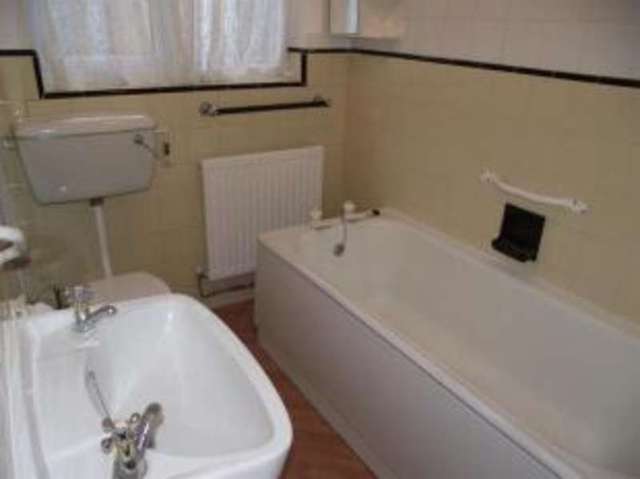  Image of 2 bedroom Bungalow for sale in Station Avenue Wickford SS11 at Wickford Essex Runwell, SS11 7AY