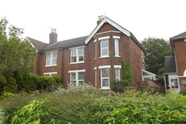  Image of 2 bedroom Flat to rent in Wimborne Road Poole BH15 at Poole, BH15 2BY