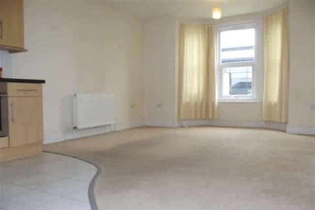  Image of 2 bedroom Flat to rent in Wimborne Road Poole BH15 at Poole, BH15 2BY