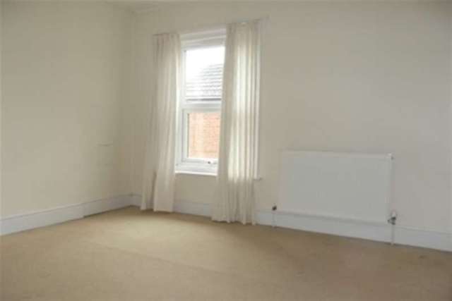  Image of 2 bedroom Flat to rent in Wimborne Road Poole BH15 at Poole, BH15 2BY
