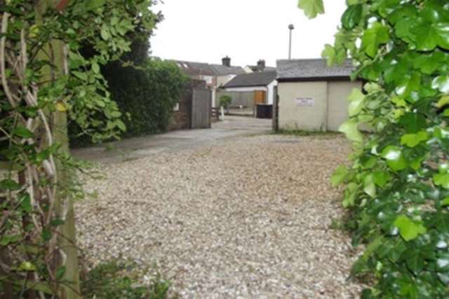  Image of 2 bedroom Flat to rent in Wimborne Road Poole BH15 at Poole, BH15 2BY