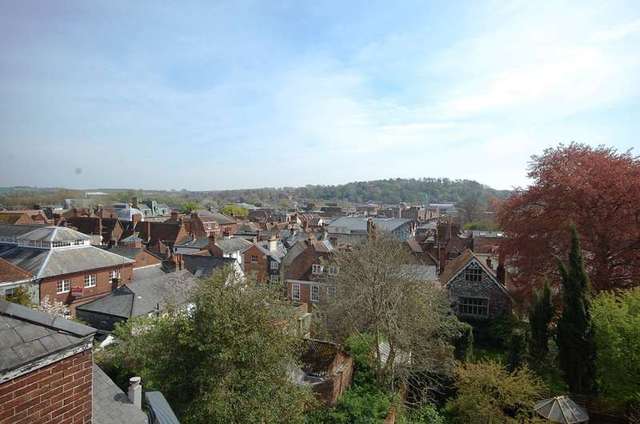  Image of 2 bedroom Flat to rent in Southgate Street Winchester SO23 at 17 Southgate Street  Winchester, SO23 9AA