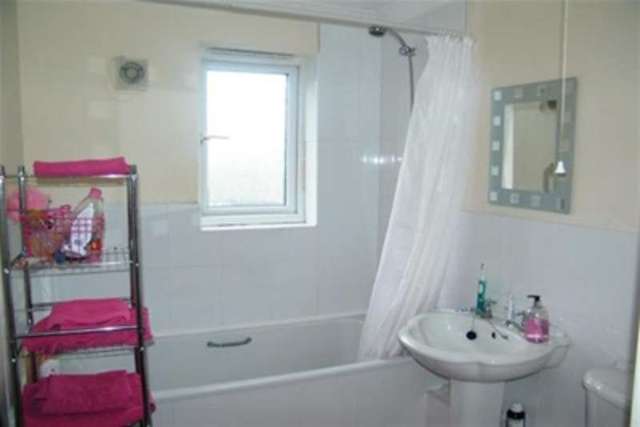  Image of 2 bedroom Flat to rent in Windmill Way Gateshead NE8 at Gateshead, NE8 1NU