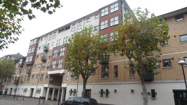  Image of 2 bedroom Apartment to rent in Wesley Avenue London E16 at Wesley Avenue  London, E16 1SZ