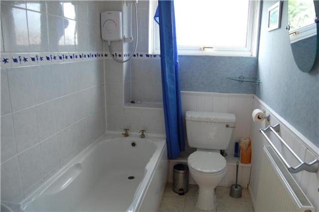  Image of 2 bedroom End of Terrace to rent in Windyridge Gardens Cheltenham GL50 at Gloucestershire, GL50 4SY