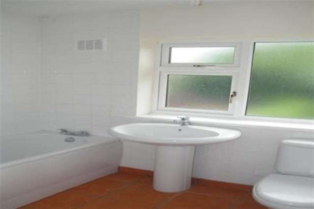  Image of 3 bedroom Detached house to rent in Winscombe Mount Nottingham NG11 at Nottingham, NG11 9FN