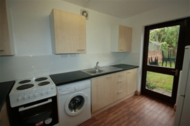 Image of 2 bedroom Flat to rent in Blenheim Road Reading RG1 at Reading, RG1 5NQ
